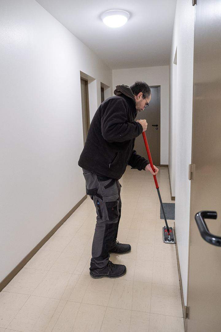 Nettoyage sol du couloir Chaumont